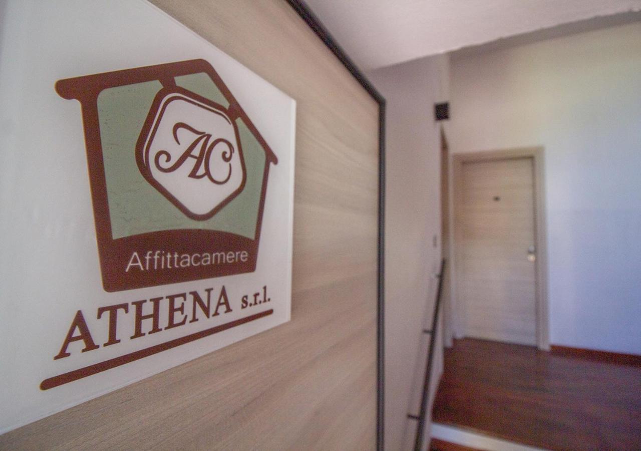 Athena - Parcheggio Privato Pensión